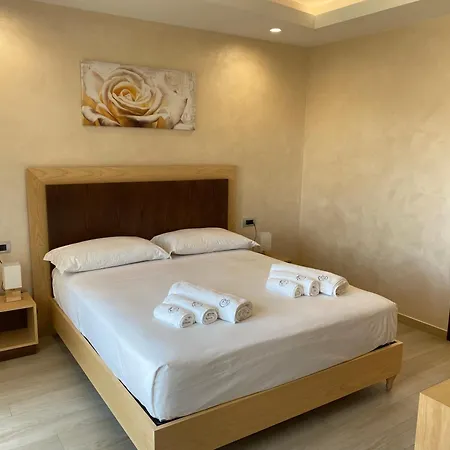 Hera Con Piscina Privata Tatil Evi Paestum