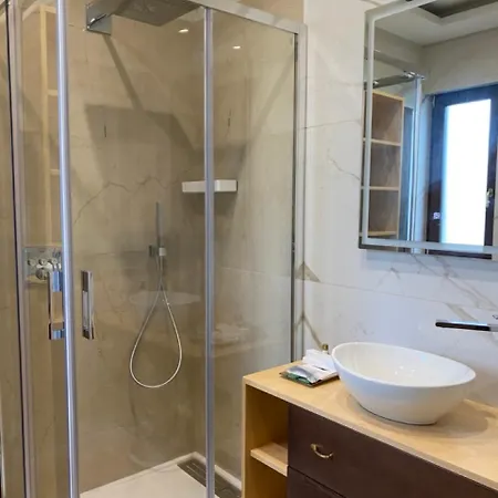 Hera Con Piscina Privata *